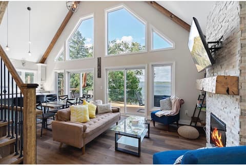 Chic Loft at Rice Lake: Ultimate Lakefront Rental