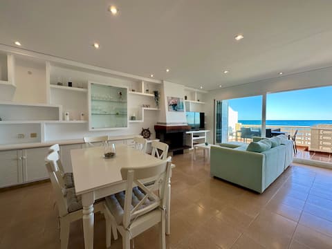 Anuncio de Airbnb popular: Breathtaking Beachfront House en Sueca