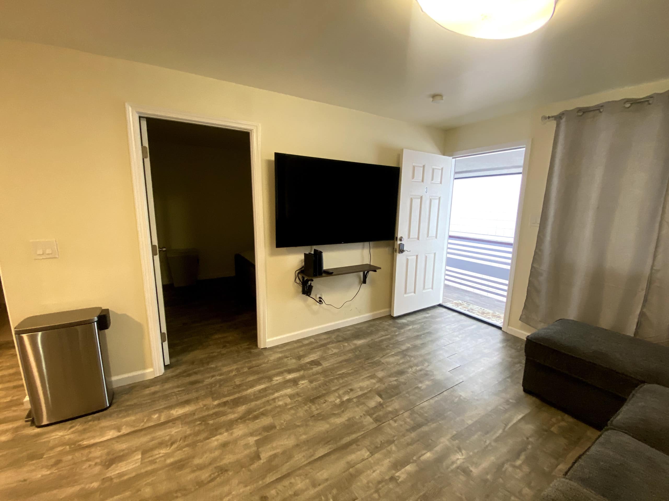 Cozy lovely 1BR w/full size kitchen & free Parking - Image 3