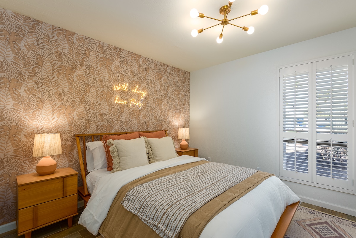 Სასტუმრო საძინებელი, საწოლი 152 × 203 სმ