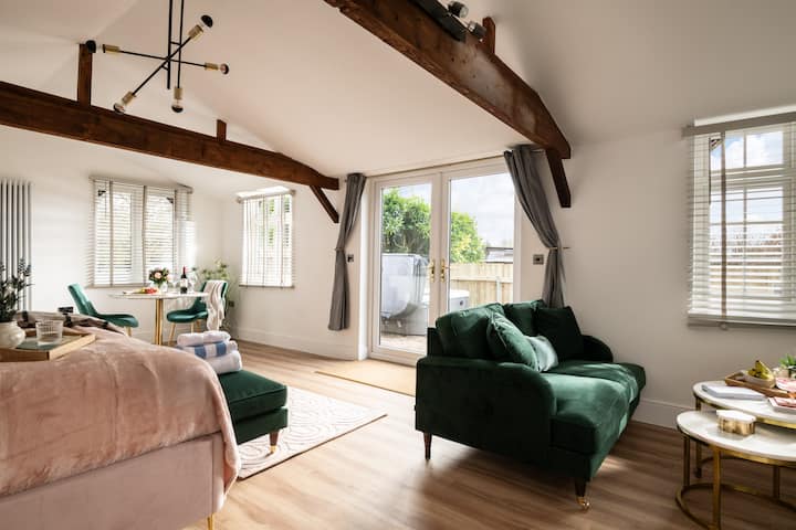 Stargazing Studio With Private Hot Tub - Blandford Forum