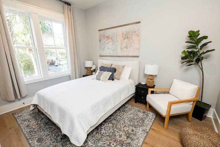 Dormitorio Queen del nivel principal con baño privado