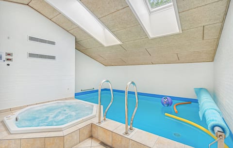 Cottage with pool in Jegum, close to the North Sea.
