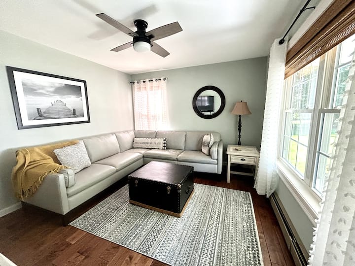The Blue Raccoon Beach Cottage - Rhode Island