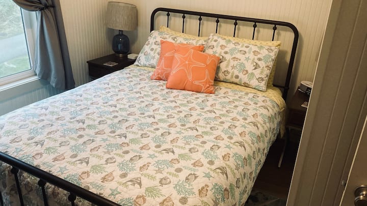 Upper Level Queen Bedroom (1)