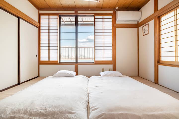 חדר בסגנון יפני בקומה השלישית.