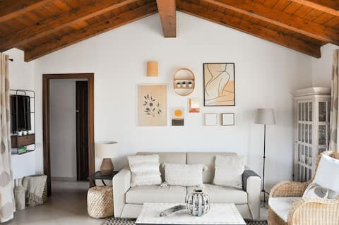 Annuncio Airbnb popolare: Bohemian penthouse with panoramic terrace and parking a Villasimius