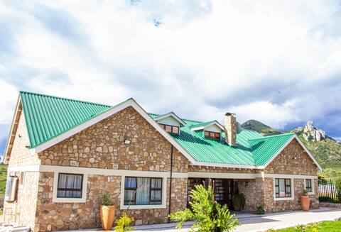 Shanyai Cottage: House of Stone