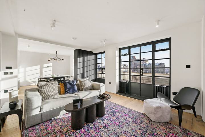 Luxury Kensington Flat w/ Terrace and AC gallery image 2