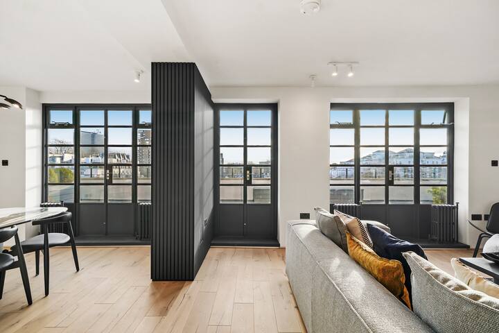 Luxury Kensington Flat w/ Terrace and AC gallery image 3