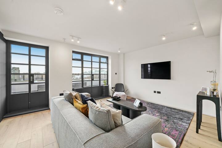 Luxury Kensington Flat w/ Terrace and AC