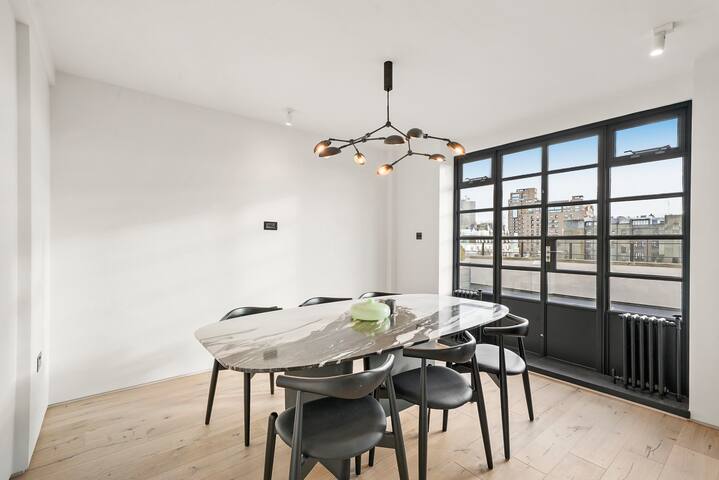 Luxury Kensington Flat w/ Terrace and AC gallery image 5