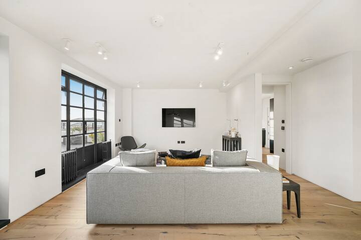 Luxury Kensington Flat w/ Terrace and AC gallery image 4