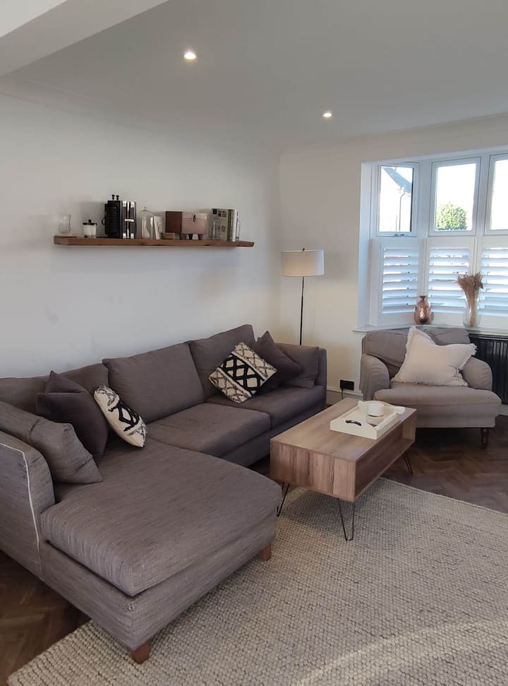 Charming Seaside Home - Steyning