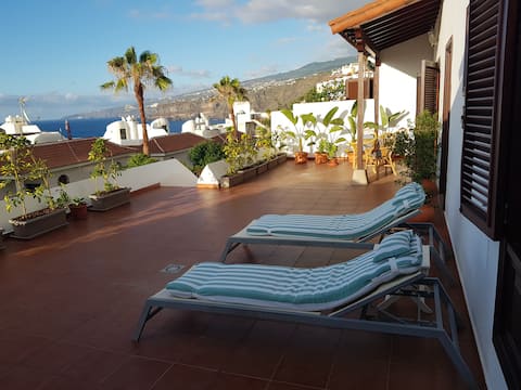 Anuncio de Airbnb popular: Costa house | Ocean views | Private parking I WIFI en Puerto De La Cruz