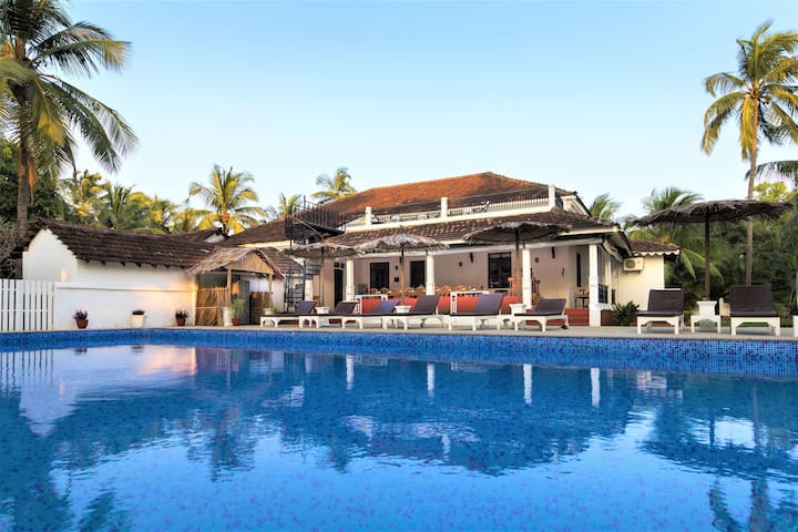Dining verandah facing the swimming pool.