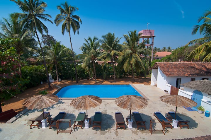 Private Infinity crystal clear swimming pool