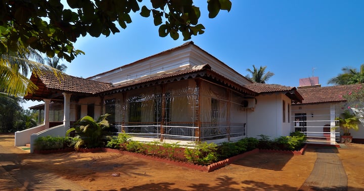 Renovated Portuguese Villa a few minutes walk to the beach