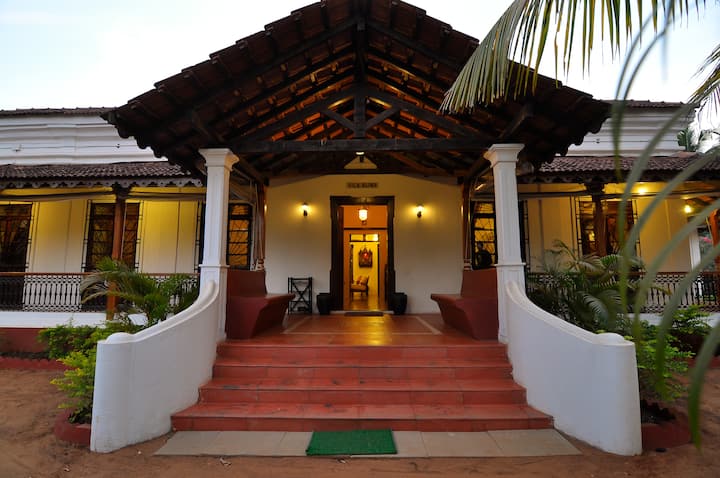 Welcome to Villa Alina - main entrance.