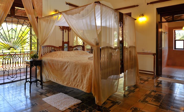 Nallah Room - A large family room that has a double and 2 single beds