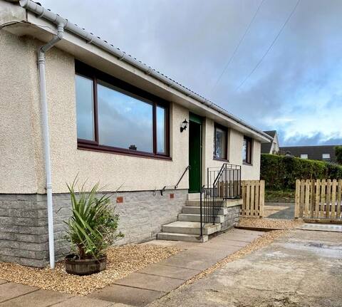 Greenside with lovely sea views in Whiting Bay