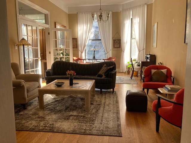 Spacious Chicago historic home