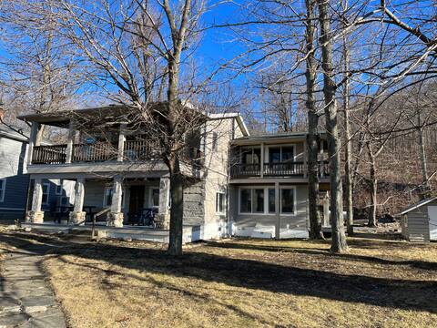 Moonlight Manor on Keuka Lake in Hammondsport