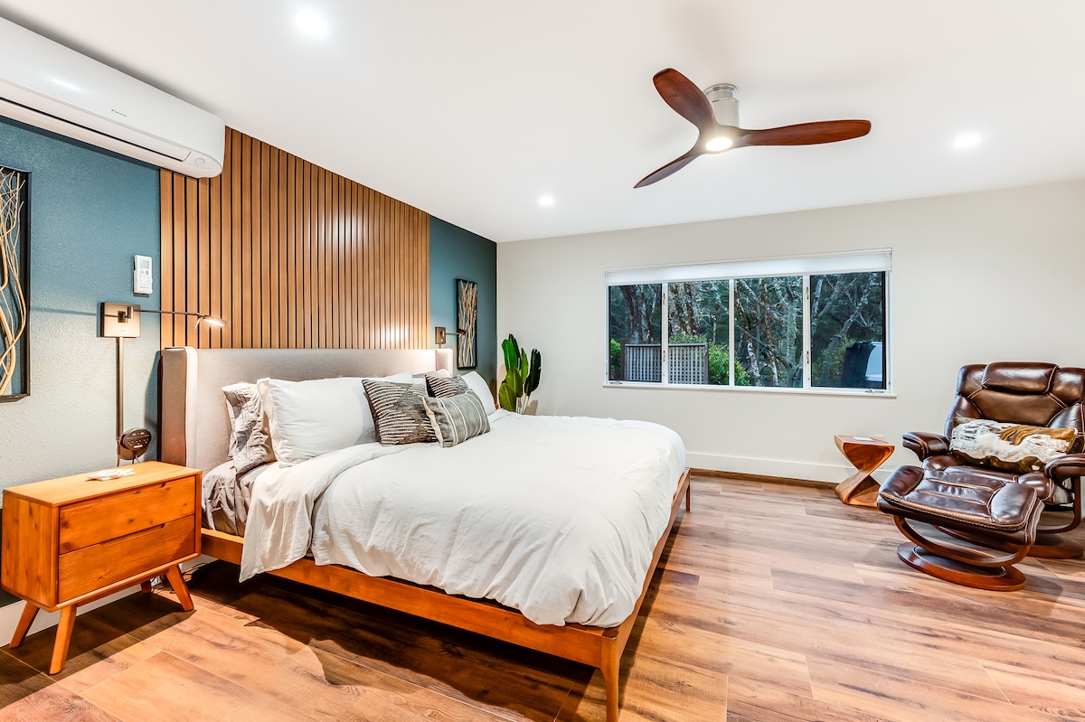 Wine Country Retreat, Updated master bedroom with king size bed, smart tv and it’s own beautiful en-suite bathroom. 