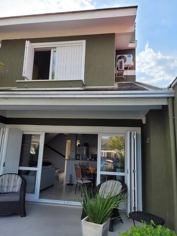 Entire home with 3 bedrooms in Xangri-Lá - Sobrado Verde - Rainha do Mar, Xangri-lá/RS