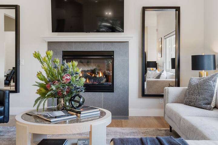 Montclair Modern Luxury Retreat gallery image 4