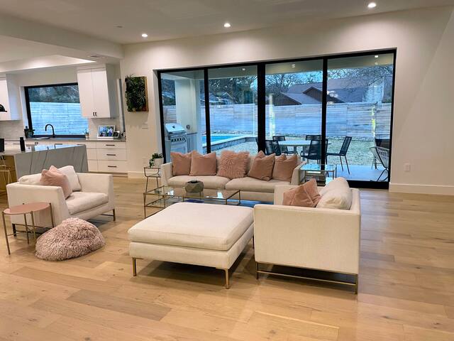 New Lux Home 5bd/5ba with Pool & Hot Tub gallery image 4