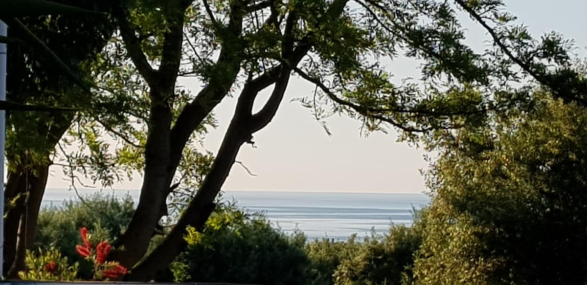 Popular Airbnb listing: Relaxing home with views & spa. in South Australia