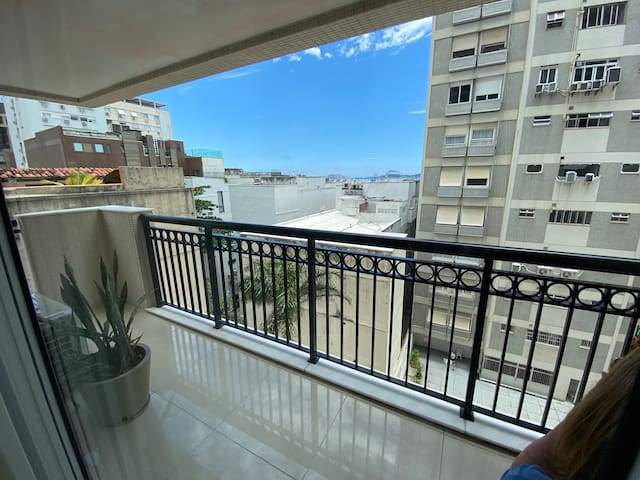 Apto em Ipanema – 2 Qts – Piscina – Quadra Praia gallery image 3