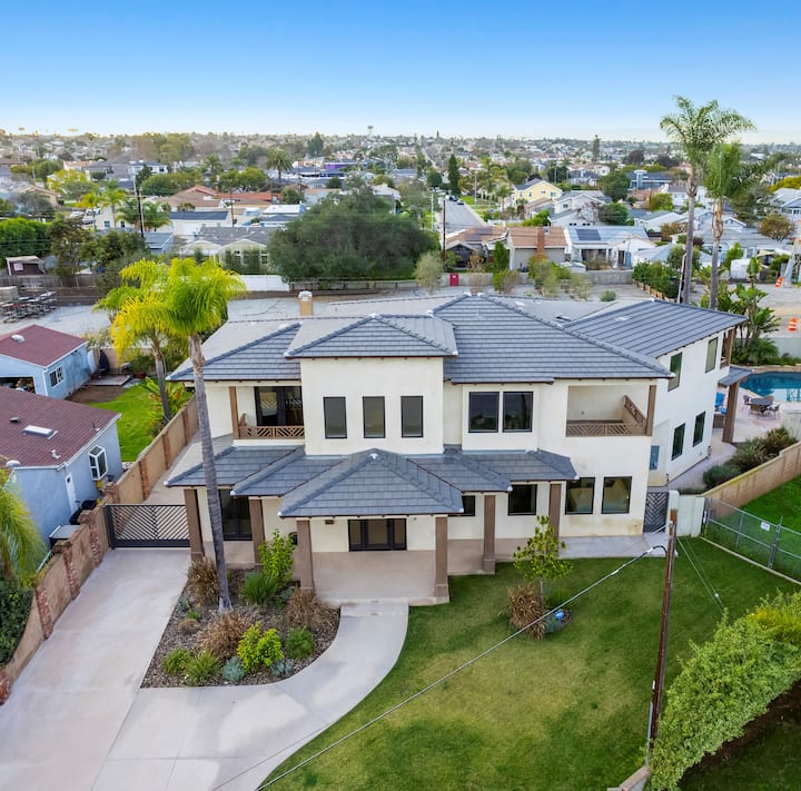 Casa Verde 5 Bed Suites (+Sofa) + Pool & Jacuzzi Houses for Rent in