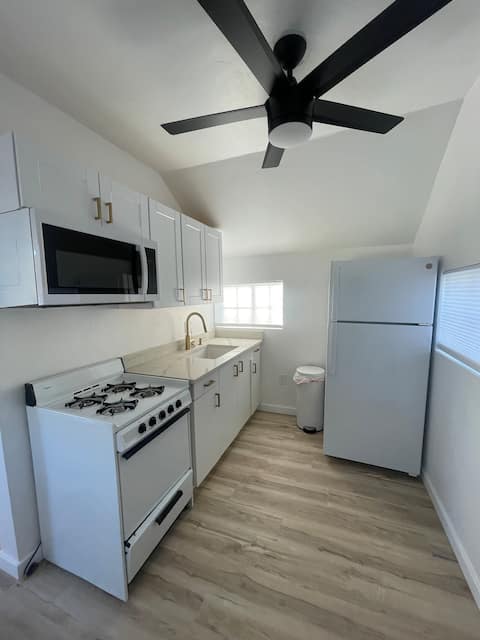 Successful Airbnb property: Renovated apartment (walking distance to EAC) in White Mountains Rural