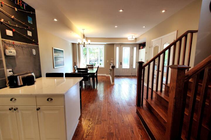 Family Home in Toronto with large private backyard gallery image 4