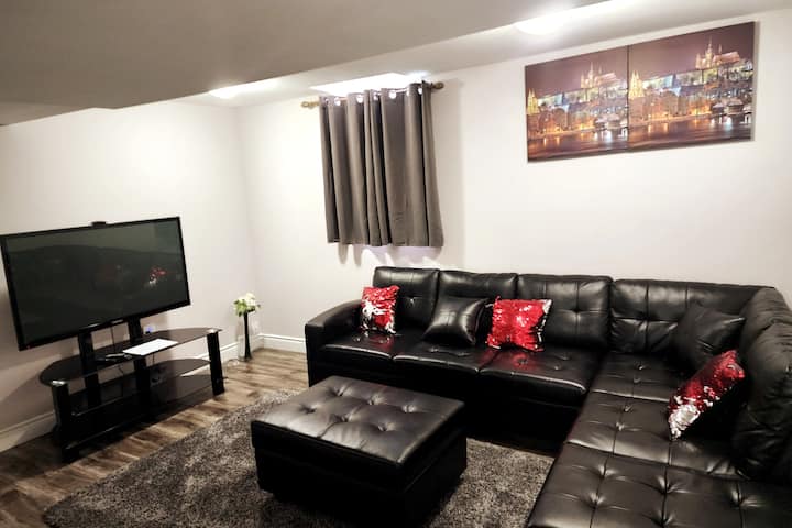 2 Bedroom Apartment With Free Parking - Brampton