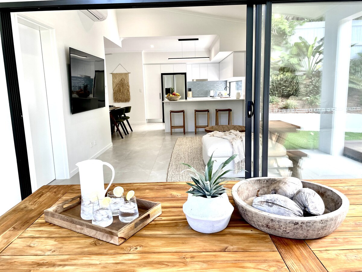 Top Airbnb: La Palma Luxury Retreat With Heated Pool Palm Cove in Cairns Regional