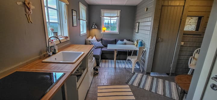 Ubicado en la misma habitación del  sofá cama/sala de estar 