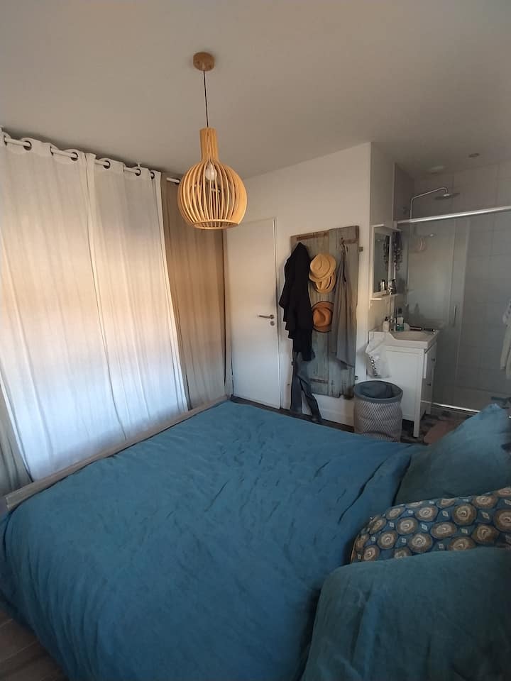 Chambre parentale avec coin sdb