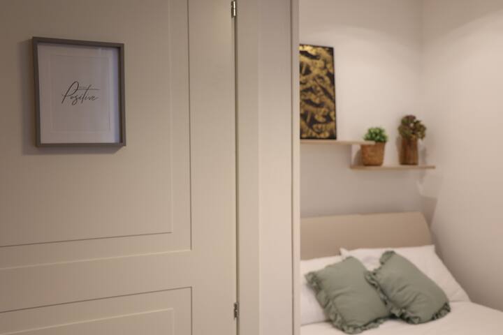 Cosy and bright, close to the center&station