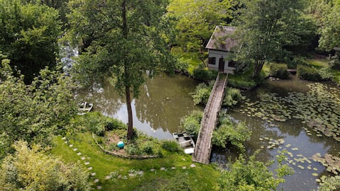 Atypical house in the heart of Les Hortillonnages