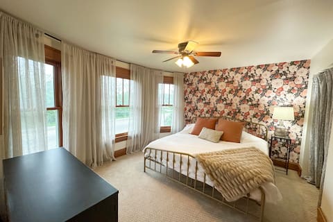 30 mins to CHI_3 Kings_BBQ Grill_Spacious_Pool