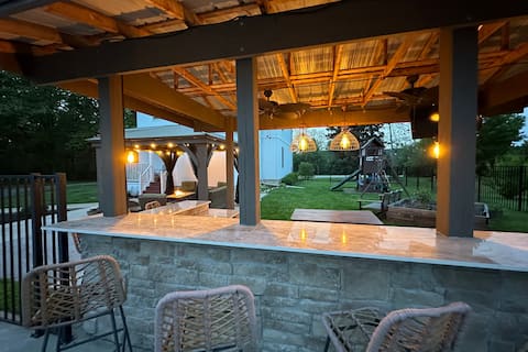 30 mins to CHI|3 Kings|BBQ Grill|TV| Spacious