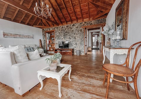Popular Airbnb listing: Casa La Encarnación (The Incarnation House) in Santa Cruz De La Palma