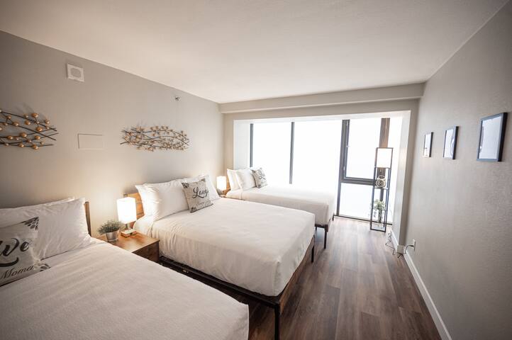 Stay Together on The Strip – 3 Bdrm Condo gallery image 3