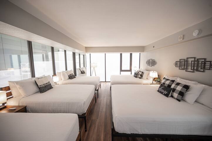 Stay Together on The Strip – 3 Bdrm Condo gallery image 5