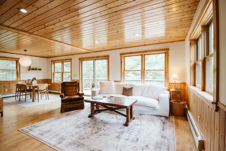 Family-friendly, Luxury Log Cabin Nestled In The Woods - 10 Mins To Sunday River - Maine