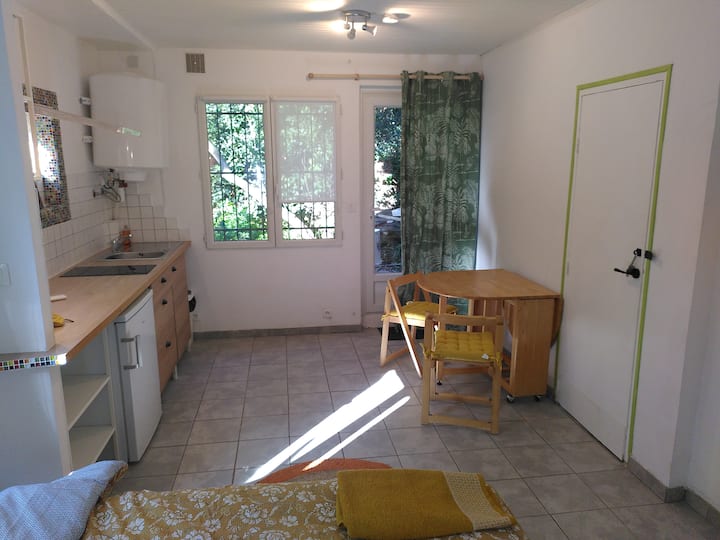 Quiet apartment, close to the city. Apartments for Rent in Nîmes