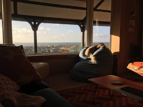 Unique & cosy house near beach. Amazing sea view.